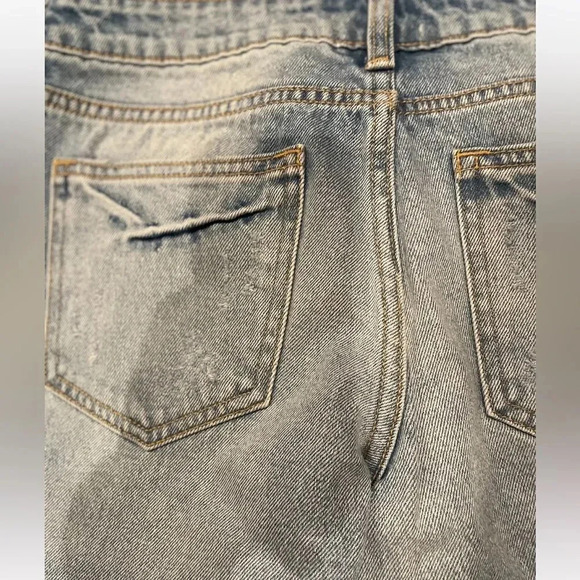 CELLO  MID RISE DISTRESSED LIGHT DENIM BOYFRIEND JEANS SIZE 3/25 - Picture 6 of 11